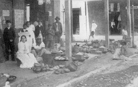 VENDERS IN THE STREETS OF PANAMA