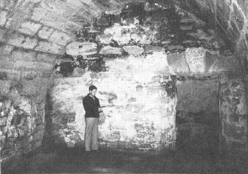 THE PRISON OF THE FORT HAS A SINGLE ENTRANCE, WHICH OPENS INTO A GUARDROOM. MASSIVE ARCH CONSTRUCTION MADE THE ROOMS OF THE FORT “BOMB” PROOF.